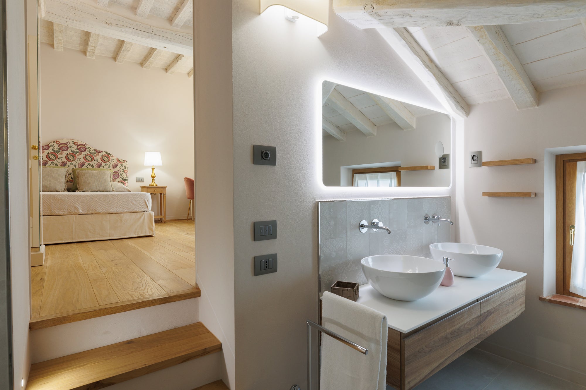 Tramonto Vista - Cortona centre, sleeps 6 3 bedrooms 3 bathroom