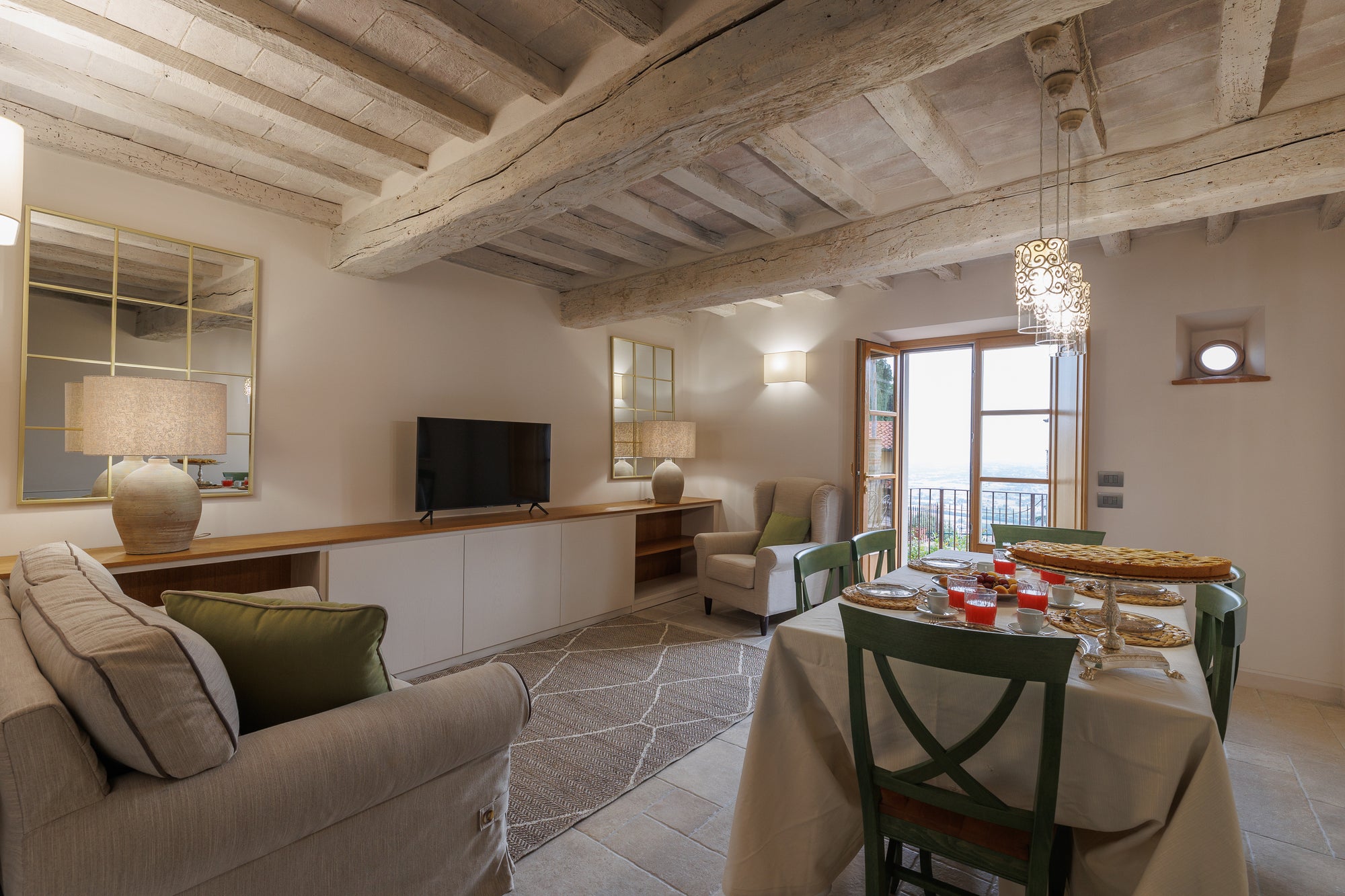 Tramonto Vista - Cortona centre, sleeps 6 3 bedrooms 3 bathroom