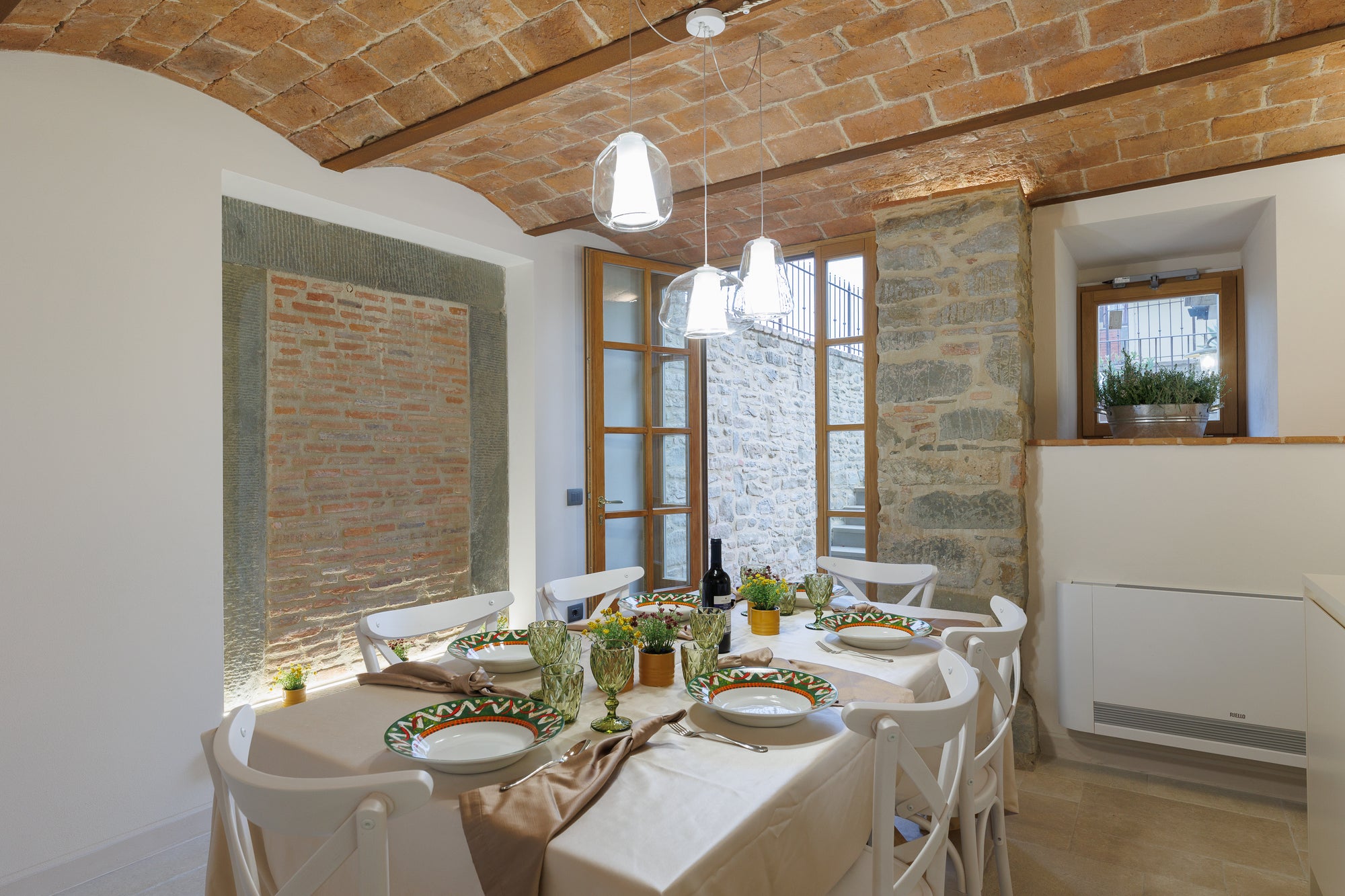 Tramonto Vista - Cortona centre, sleeps 6 3 bedrooms 3 bathroom