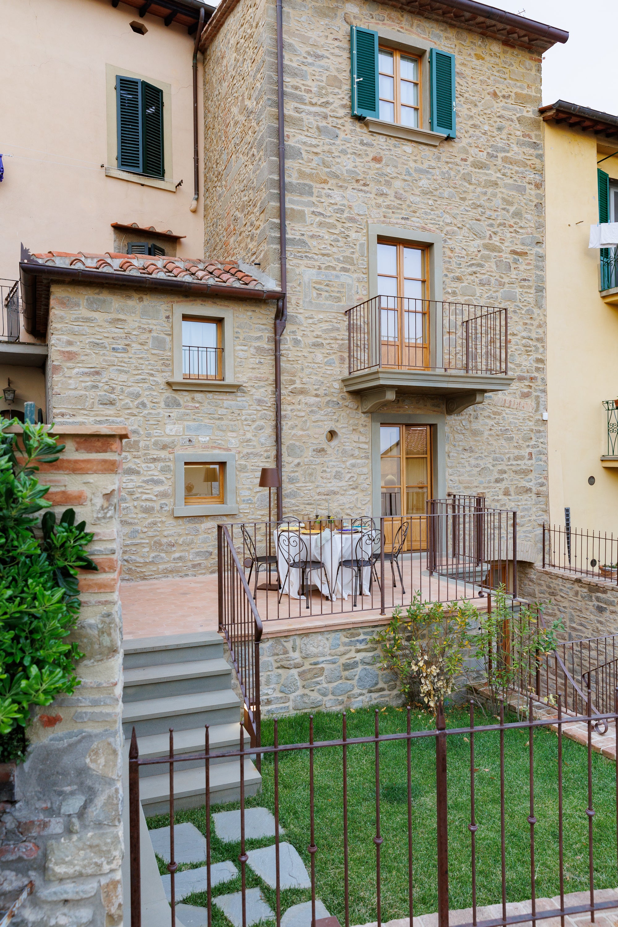 Tramonto Vista - Cortona centre, sleeps 6 3 bedrooms 3 bathroom
