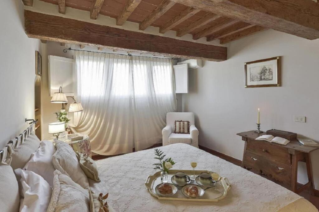 Florence Vista - sleeps 4 - terrace with stunning Florence rooftop views