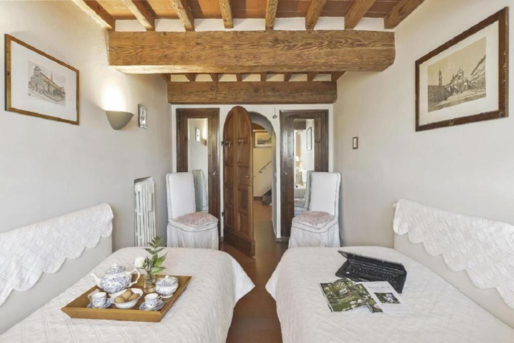 Florence Vista - sleeps 4 - terrace with stunning Florence rooftop views