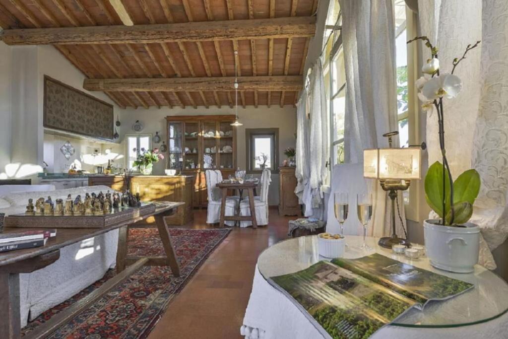 Florence Vista - sleeps 4 - terrace with stunning Florence rooftop views