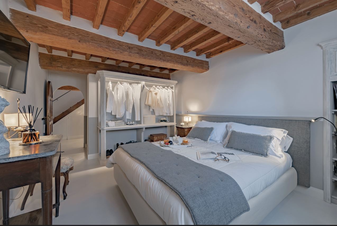 Florence Vista - sleeps 4 - terrace with stunning Florence rooftop views