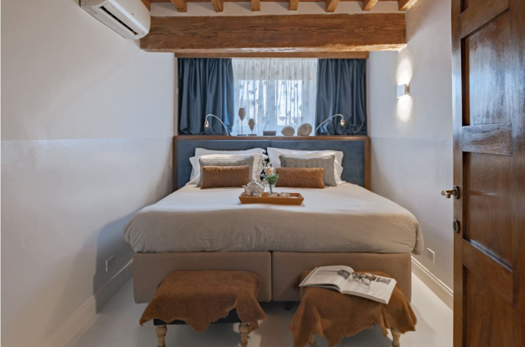 Florence Vista - sleeps 4 - terrace with stunning Florence rooftop views