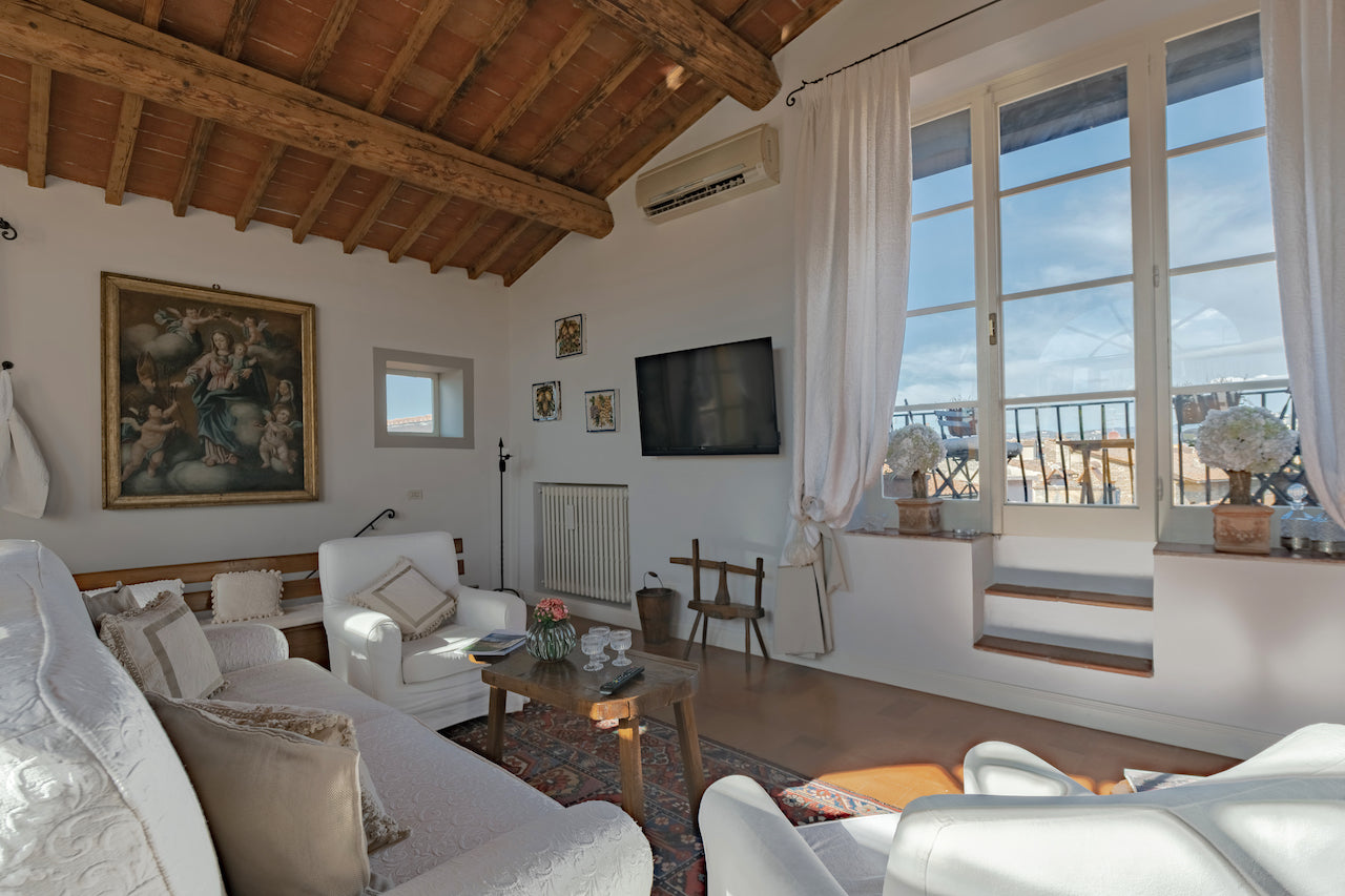 Florence Vista - sleeps 4 - terrace with stunning Florence rooftop views