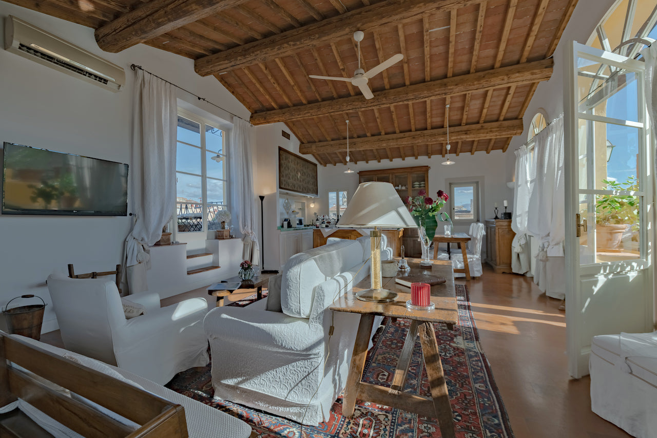 Florence Vista - sleeps 4 - terrace with stunning Florence rooftop views