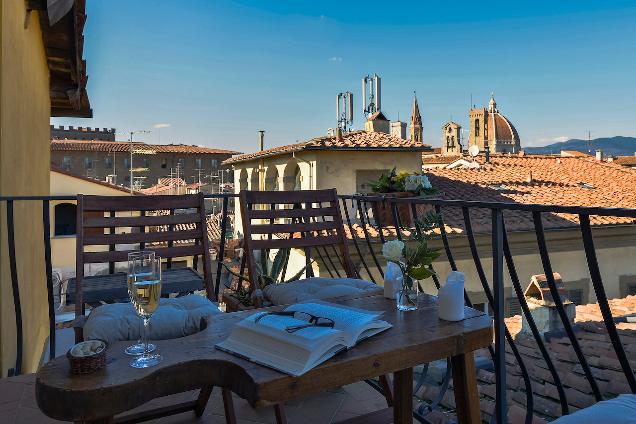 Florence Vista - sleeps 4 - terrace with stunning Florence rooftop views