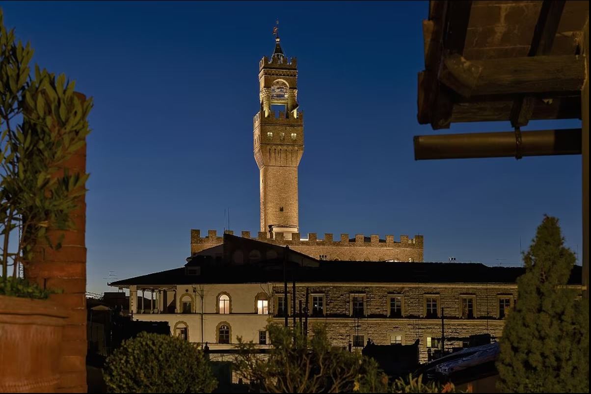 Florence Vista - sleeps 4 - terrace with stunning Florence rooftop views