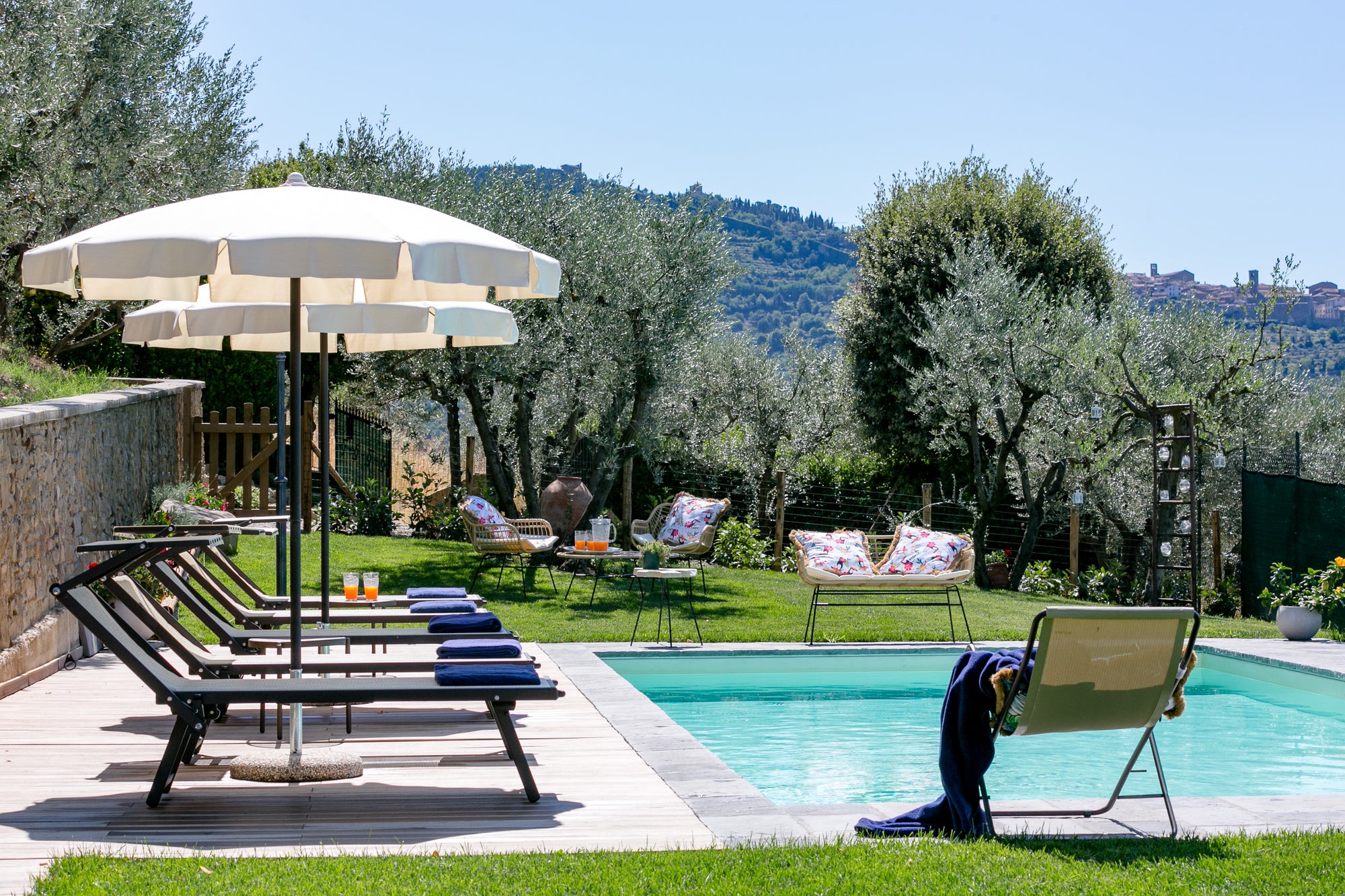 Luna - views onto Cortona - sleeps up to 8 ; 4 bedrooms