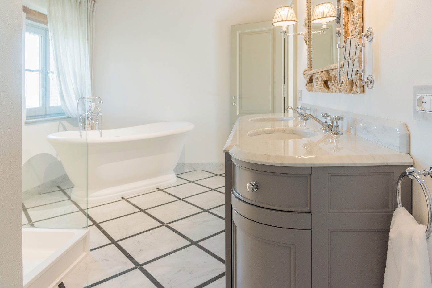 CentoCinquanta - luxury villa in Chianti, sleeps up to 16