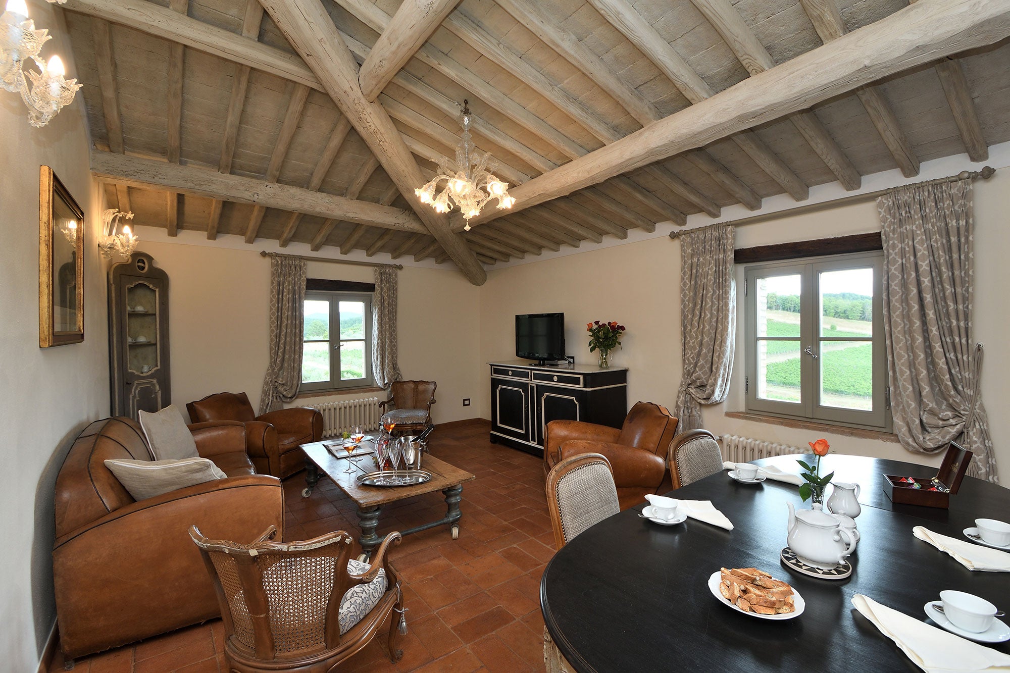 CentoCinquanta - luxury villa in Chianti, sleeps up to 16