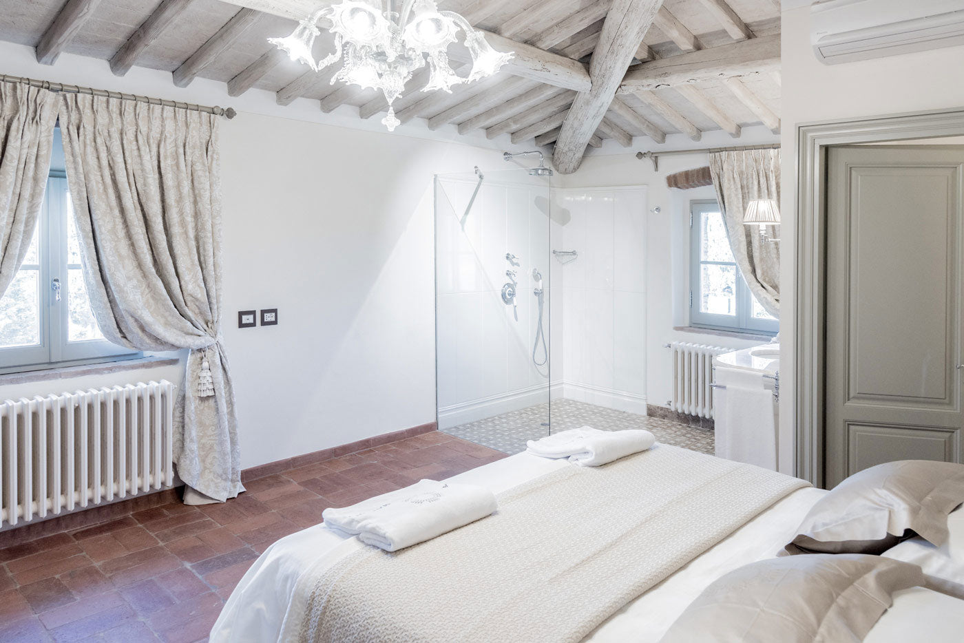 CentoCinquanta - luxury villa in Chianti, sleeps up to 16