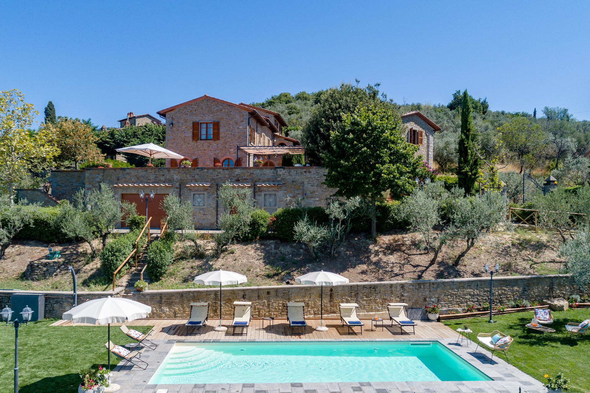 Luna - views onto Cortona - sleeps up to 8 ; 4 bedrooms