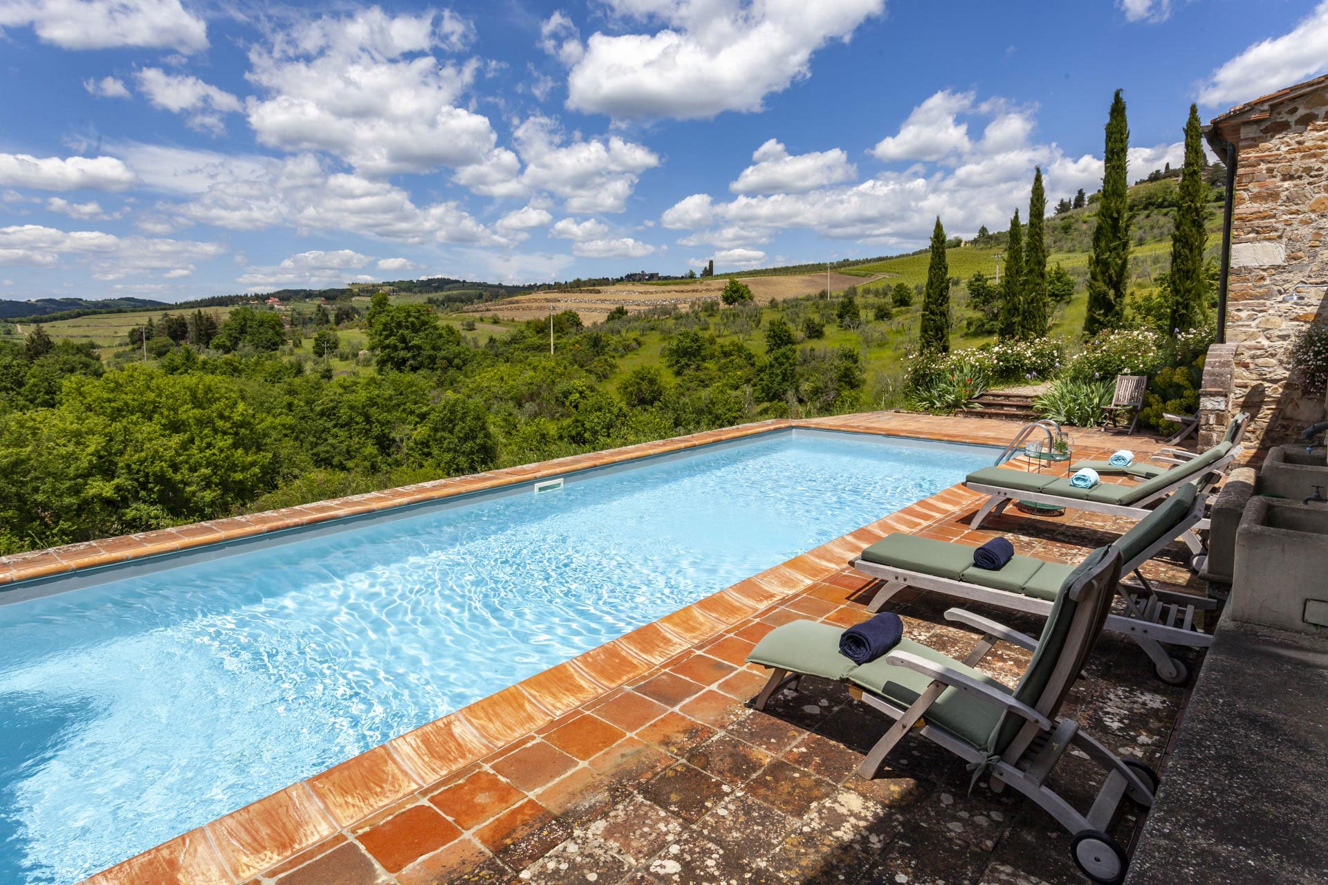 CentoQuarantaQuatro sleep up to 10 villa in Chianti