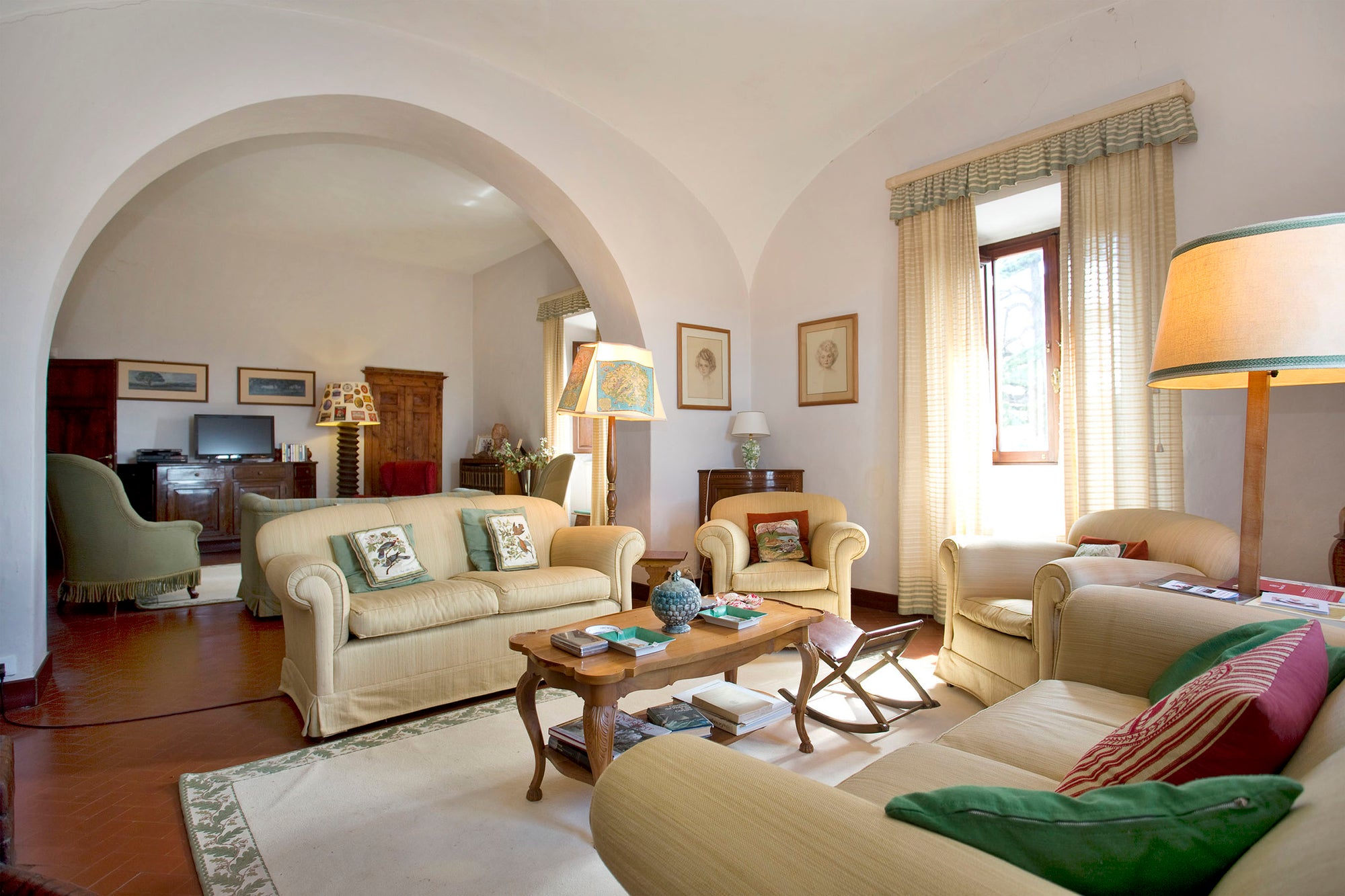 Montegemoli, Villa sleep up to 14, 7 bedrooms 4 bathrooms near bolghieri wine region,