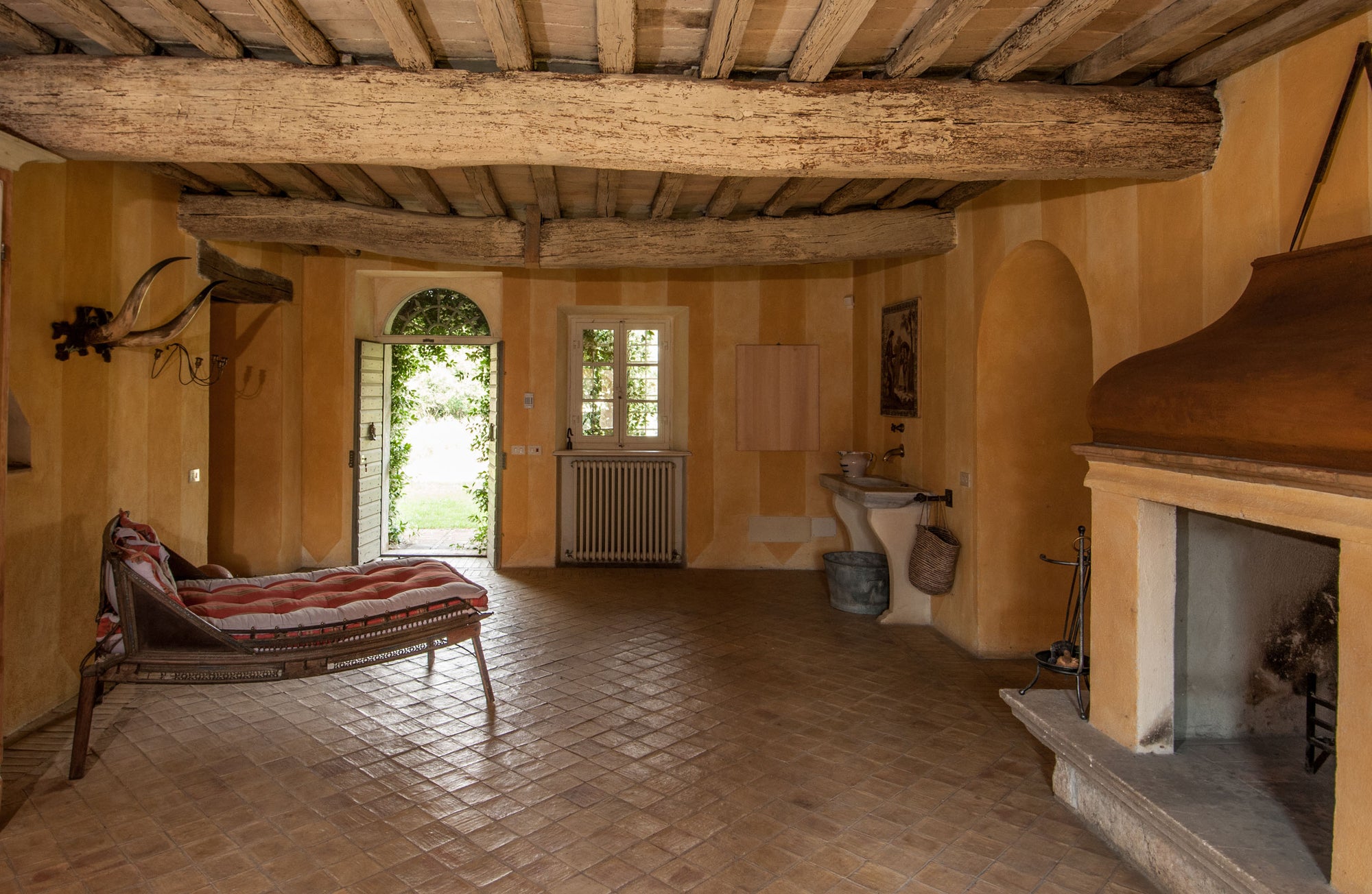 Lavacchio - Tuscan villa sleeps 10 with guest houses up to 18