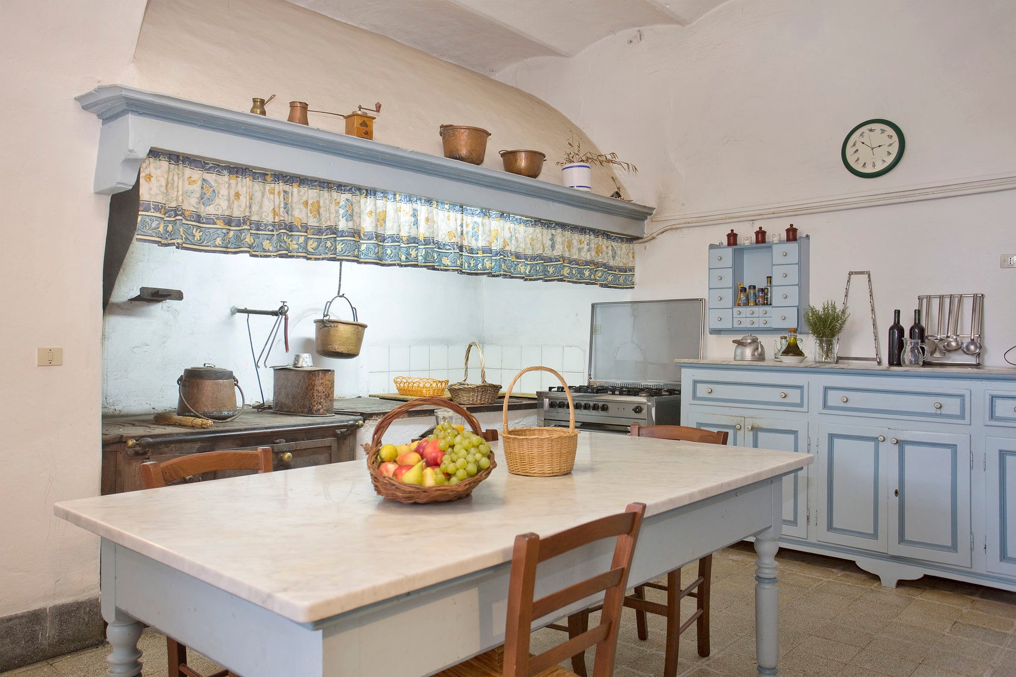 Montegemoli, Villa sleep up to 14, 7 bedrooms 4 bathrooms near bolghieri wine region,
