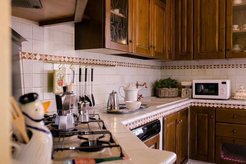 Luna - views onto Cortona - sleeps up to 8 ; 4 bedrooms