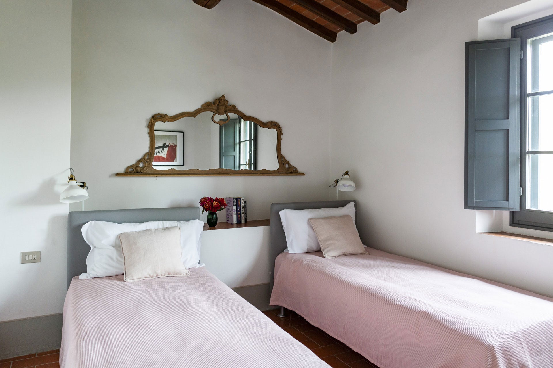 CentoQuarantaQuatro sleep up to 10 villa in Chianti