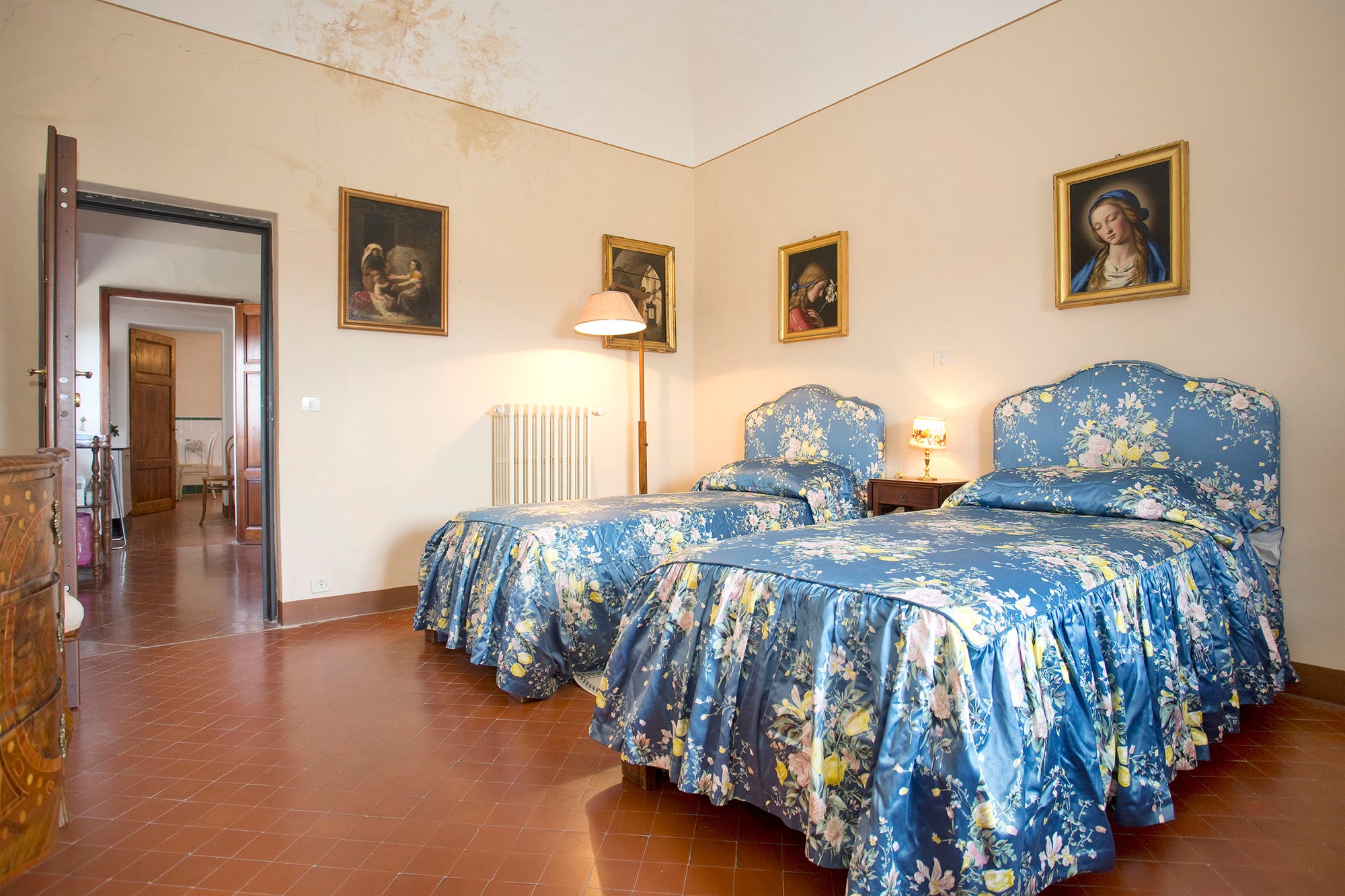 Montegemoli, Villa sleep up to 14, 7 bedrooms 4 bathrooms near bolghieri wine region,