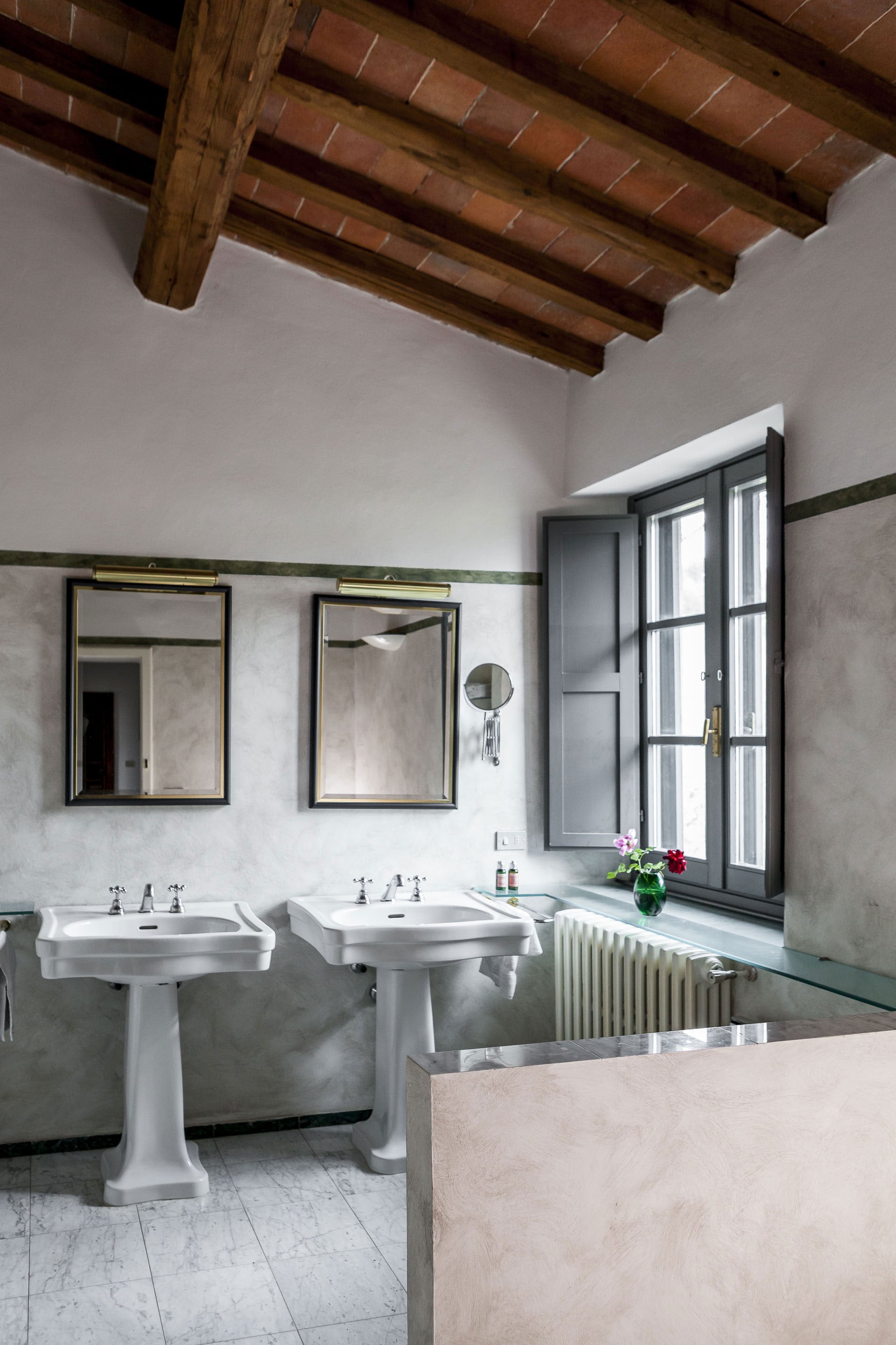 CentoQuarantaQuatro sleep up to 10 villa in Chianti