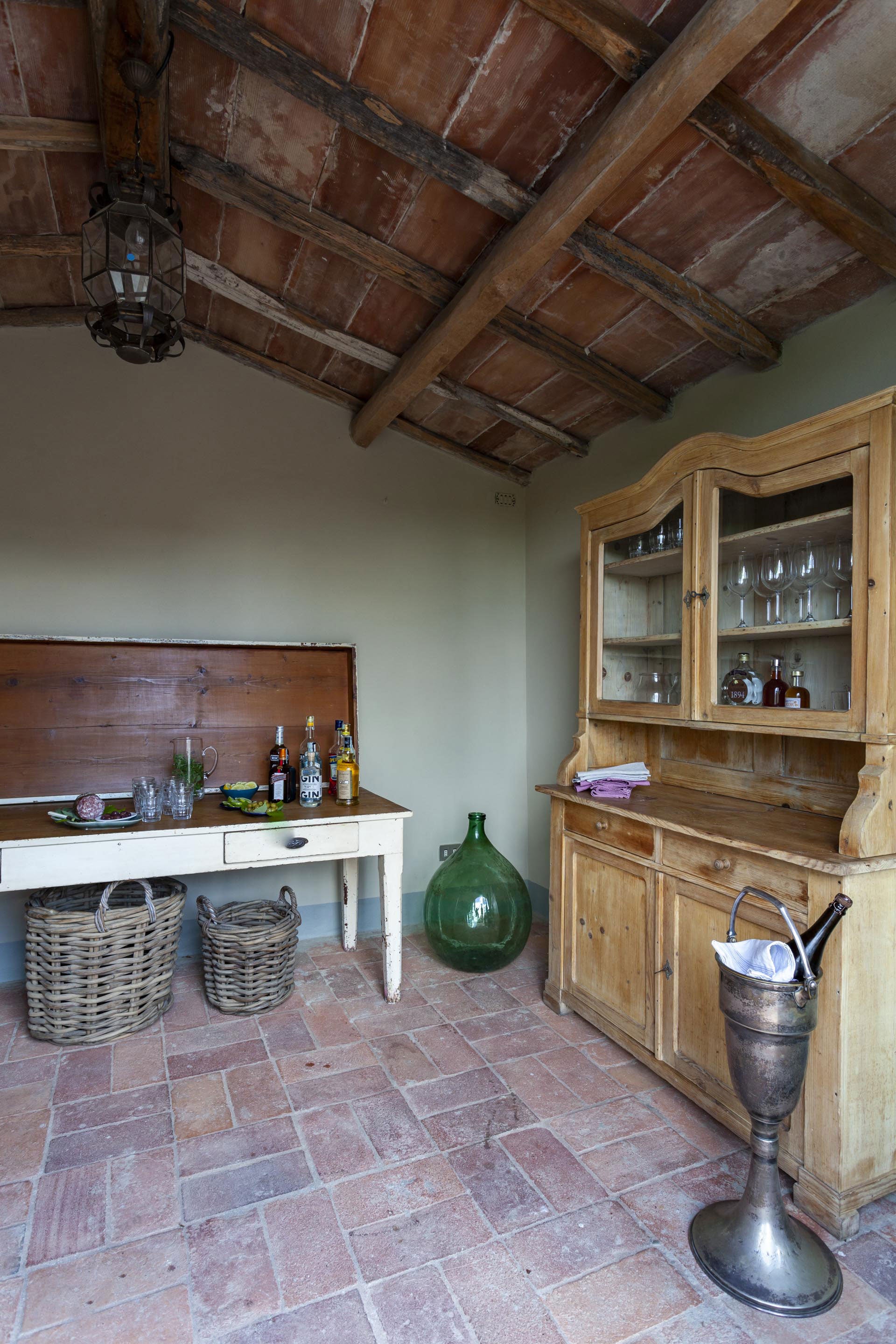 CentoQuarantaQuatro sleep up to 10 villa in Chianti