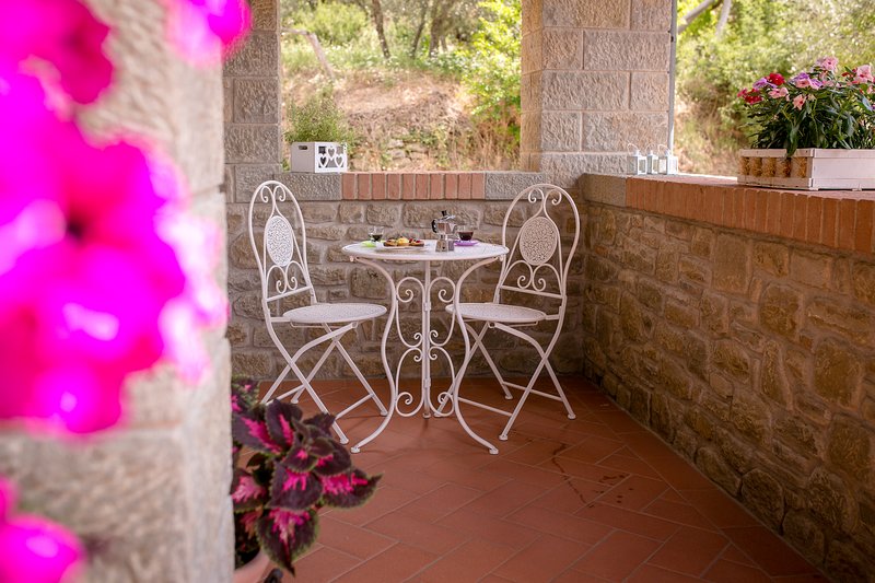 Luna - views onto Cortona - sleeps up to 8 ; 4 bedrooms