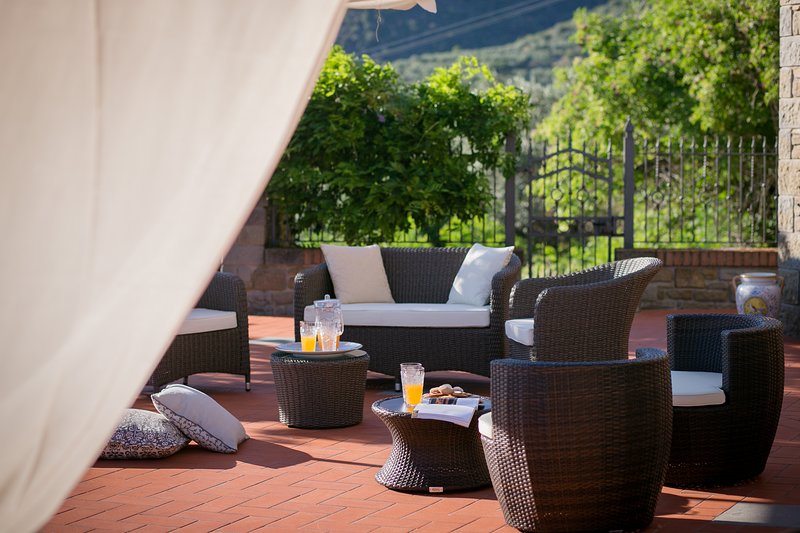 Luna - views onto Cortona - sleeps up to 8 ; 4 bedrooms