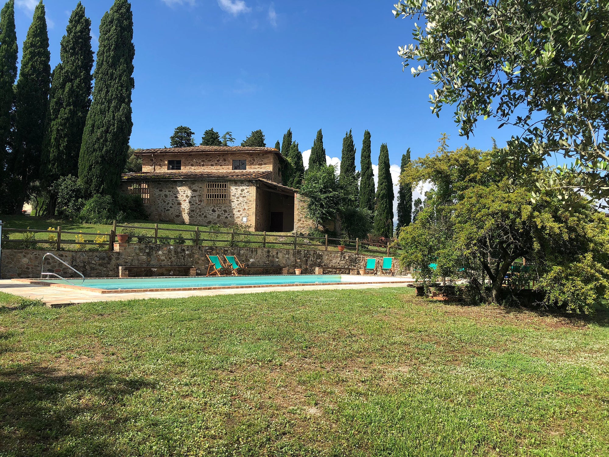 Montegemoli, Villa sleep up to 14, 7 bedrooms 4 bathrooms near bolghieri wine region,