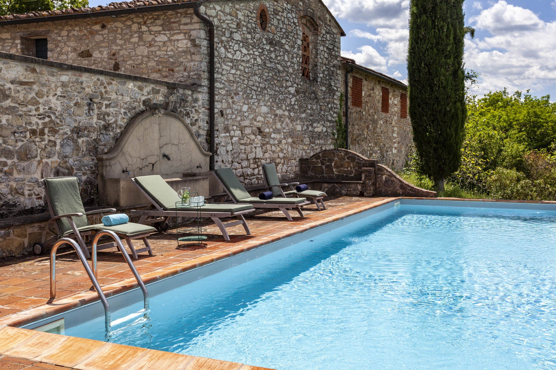CentoQuarantaQuatro sleep up to 10 villa in Chianti