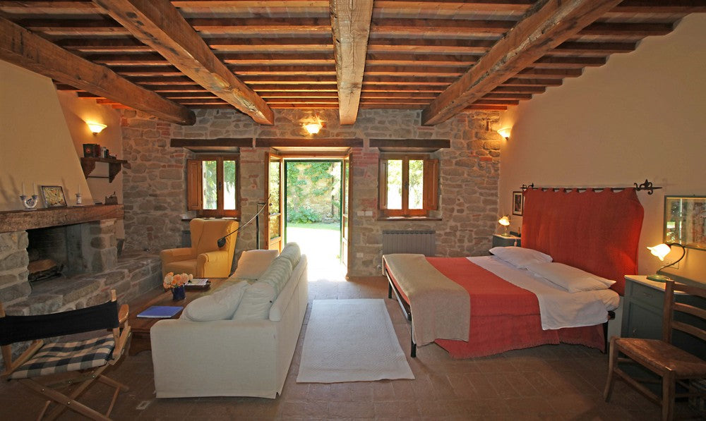 La Pietra beautiful villa near Cortona sleeps 11 - 13; prices date dependant