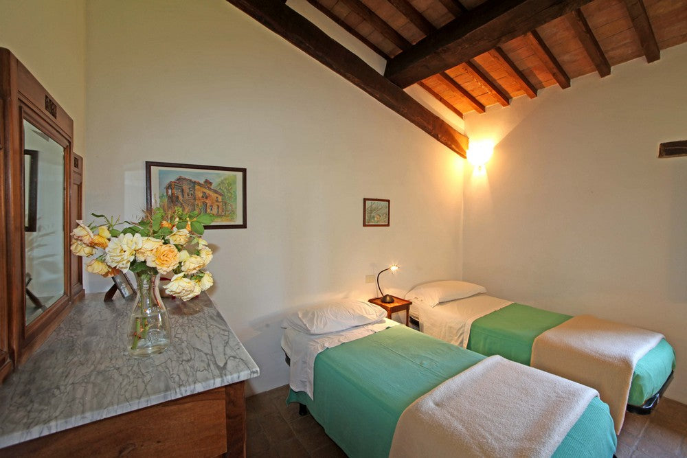 La Pietra beautiful villa near Cortona sleeps 11 - 13; prices date dependant