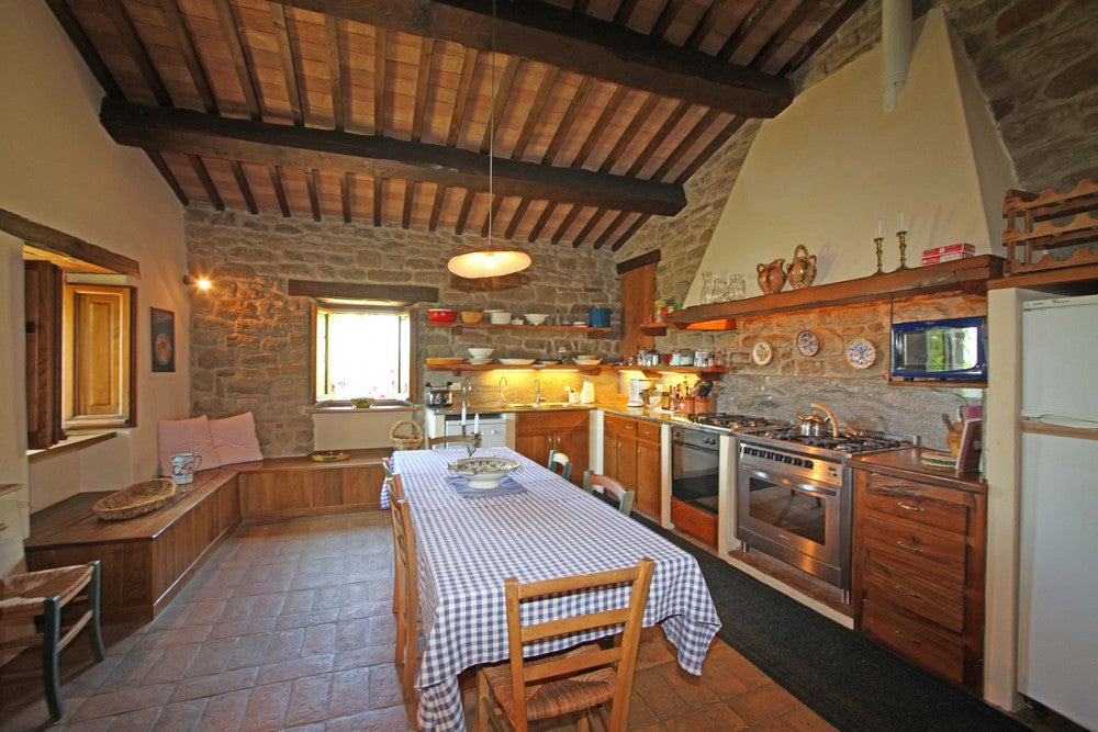 La Pietra beautiful villa near Cortona sleeps 11 - 13; prices date dependant