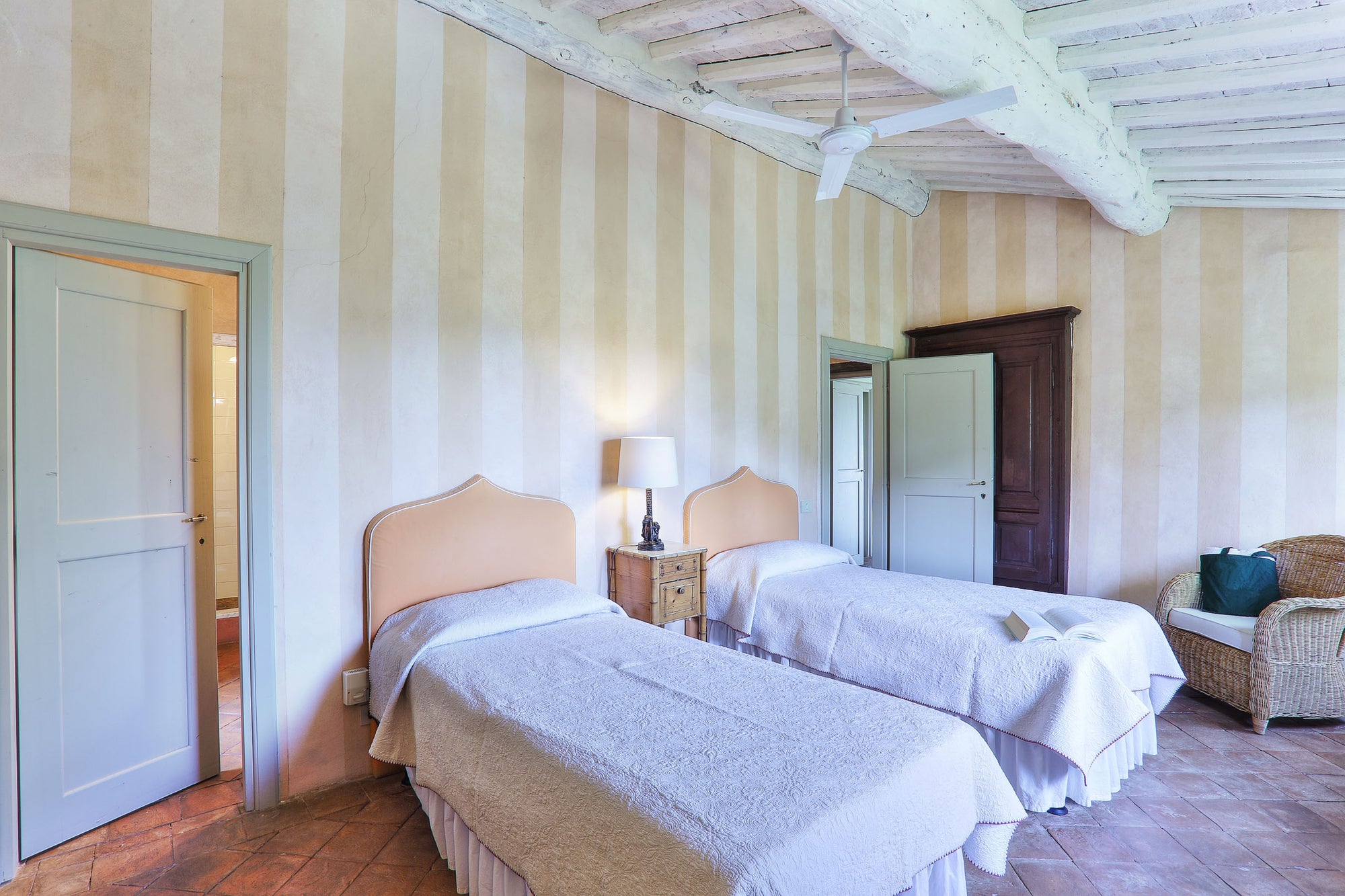 Sorgente - villa near Lucca sleep up to 10, 5 bedrooms, 6 bathrooms