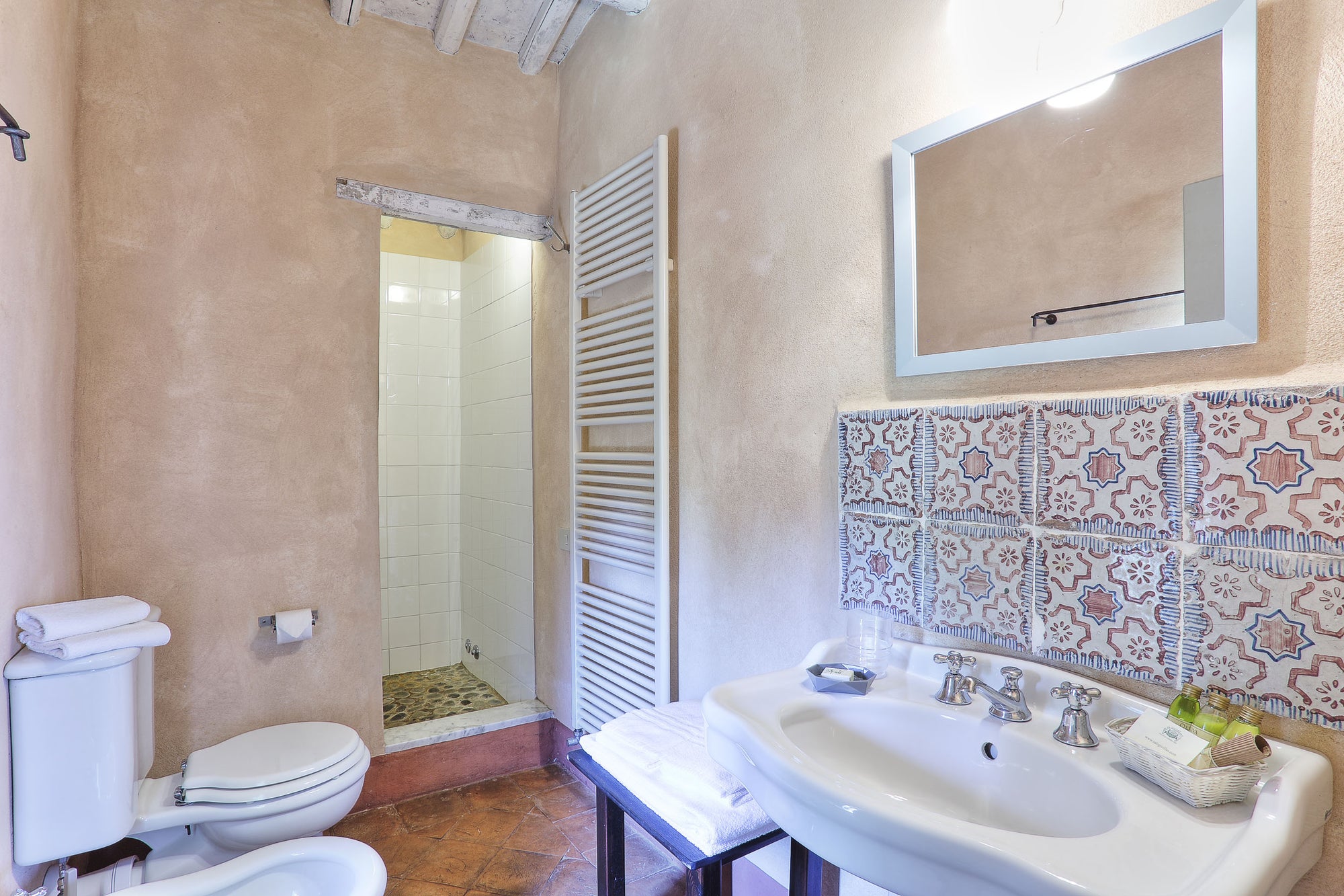 Sorgente - villa near Lucca sleep up to 10, 5 bedrooms, 6 bathrooms