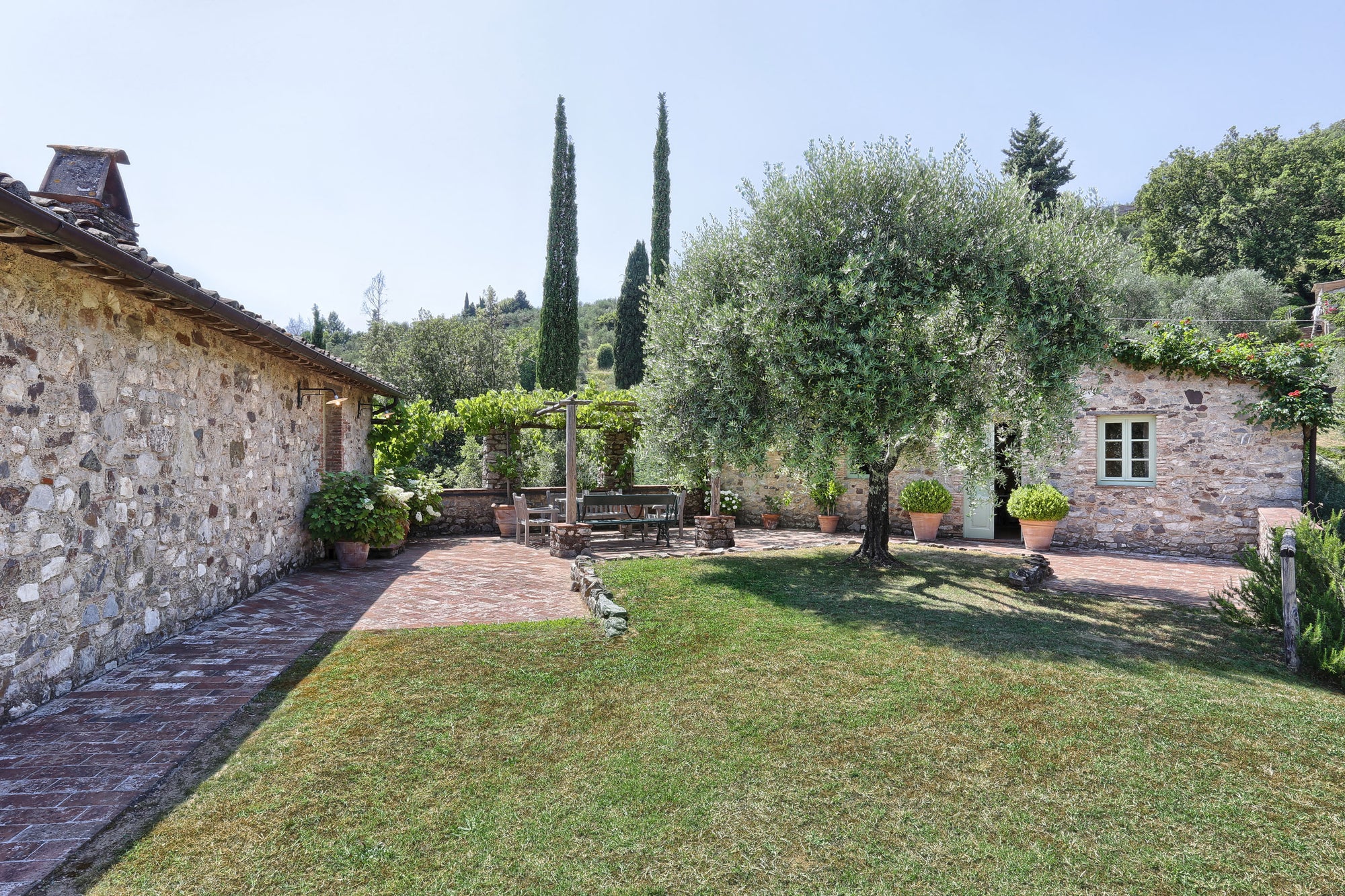 Sorgente - villa near Lucca sleep up to 10, 5 bedrooms, 6 bathrooms