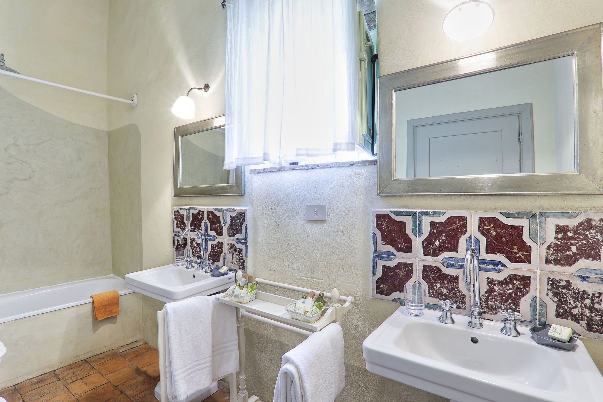 Sorgente - villa near Lucca sleep up to 10, 5 bedrooms, 6 bathrooms