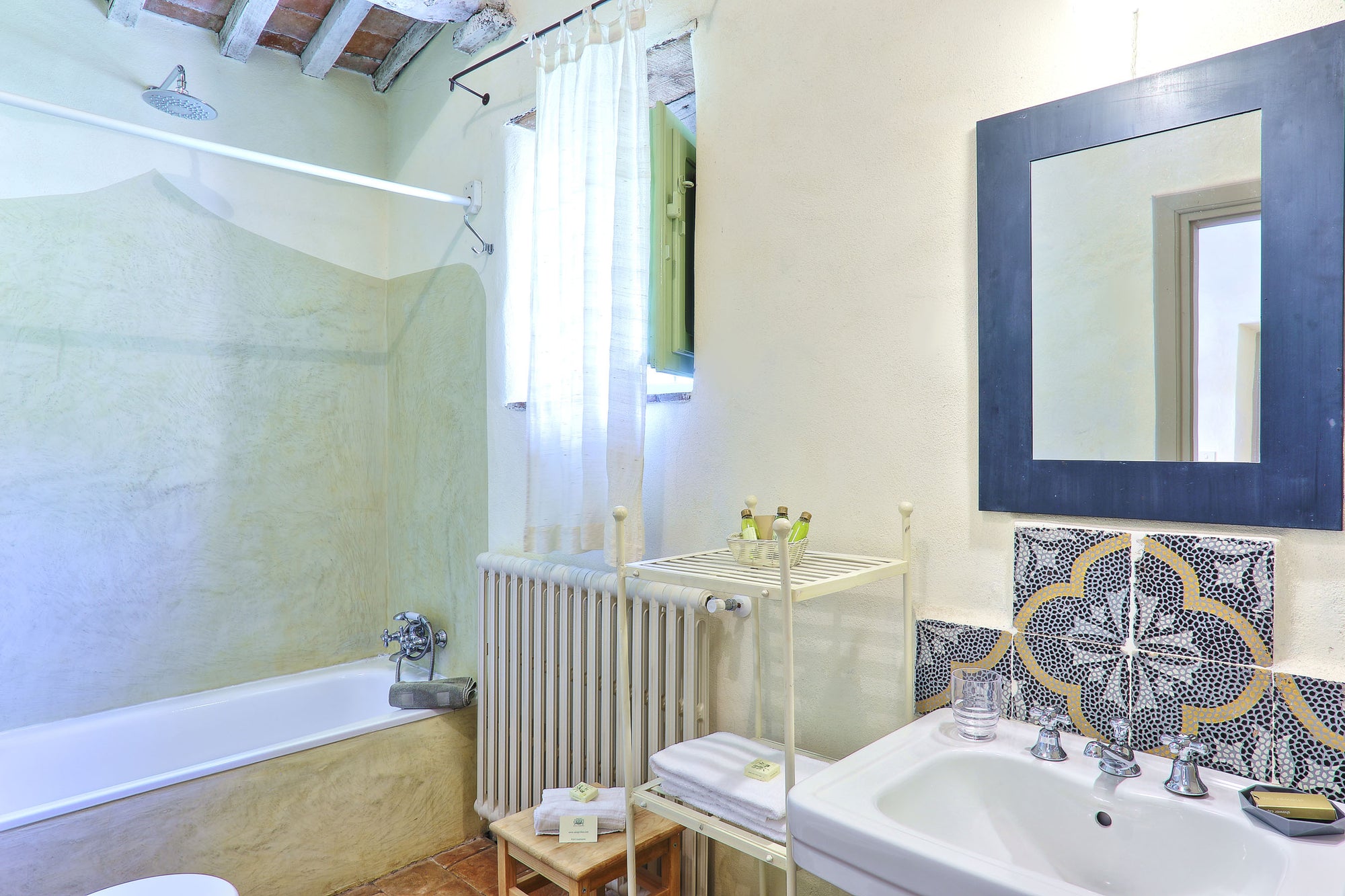 Sorgente - villa near Lucca sleep up to 10, 5 bedrooms, 6 bathrooms