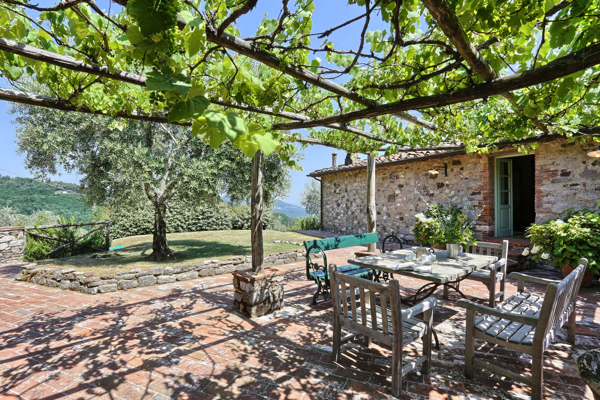 Sorgente - villa near Lucca sleep up to 10, 5 bedrooms, 6 bathrooms