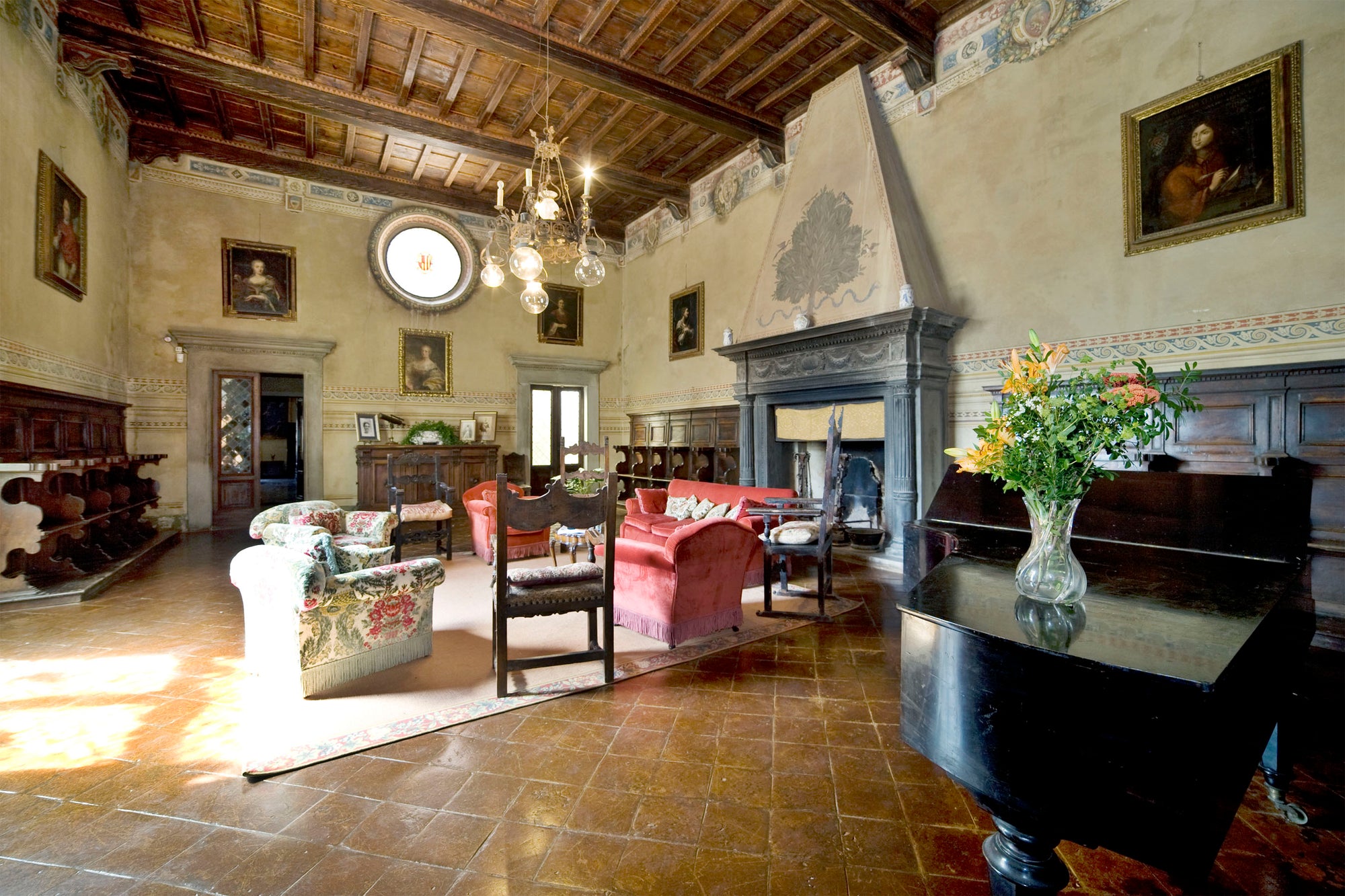 Montelopio - Tuscan villa sleeps up to 9, 5 bedrooms, 5 bathrooms