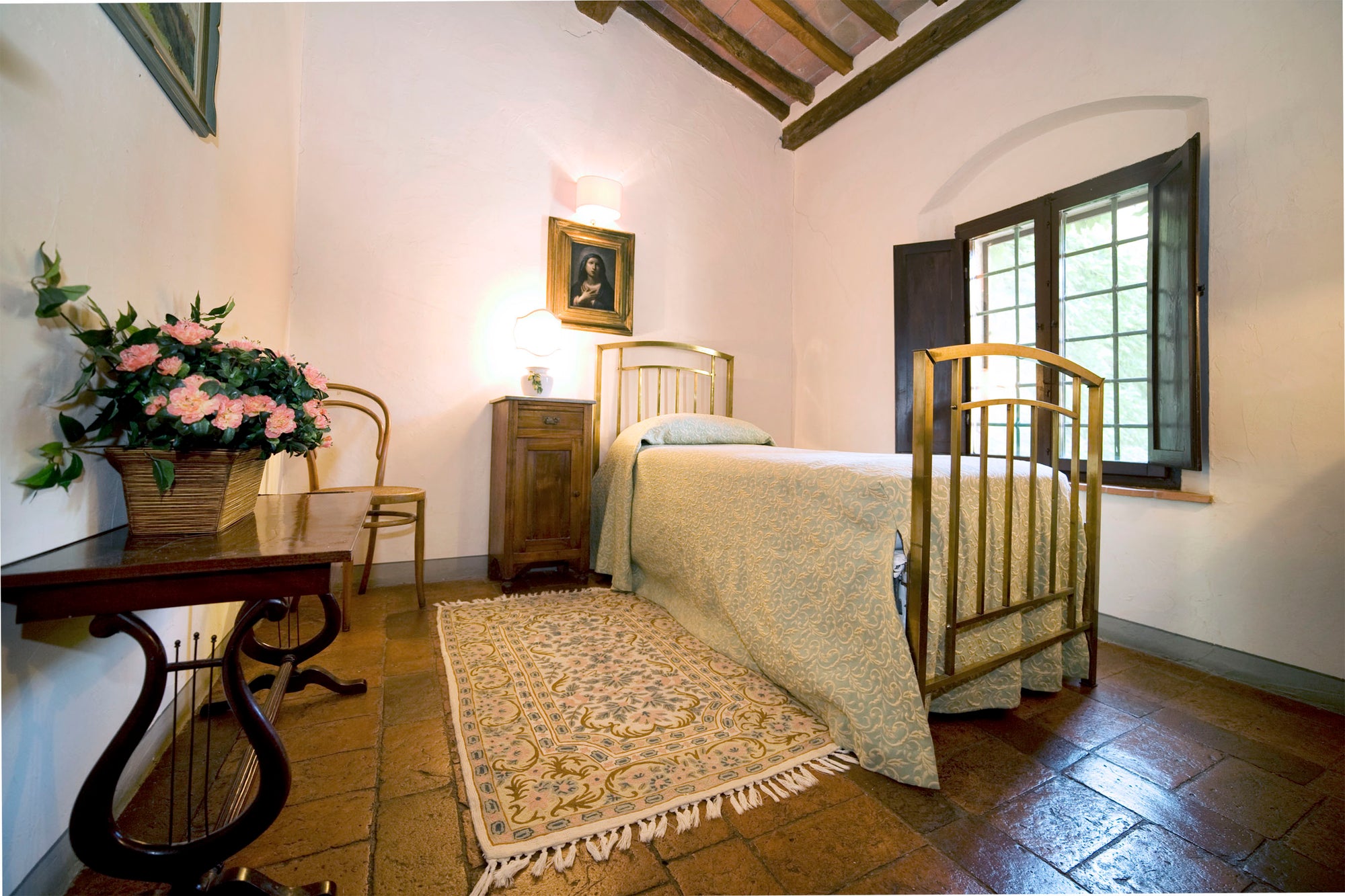 Montelopio - Tuscan villa sleeps up to 9, 5 bedrooms, 5 bathrooms