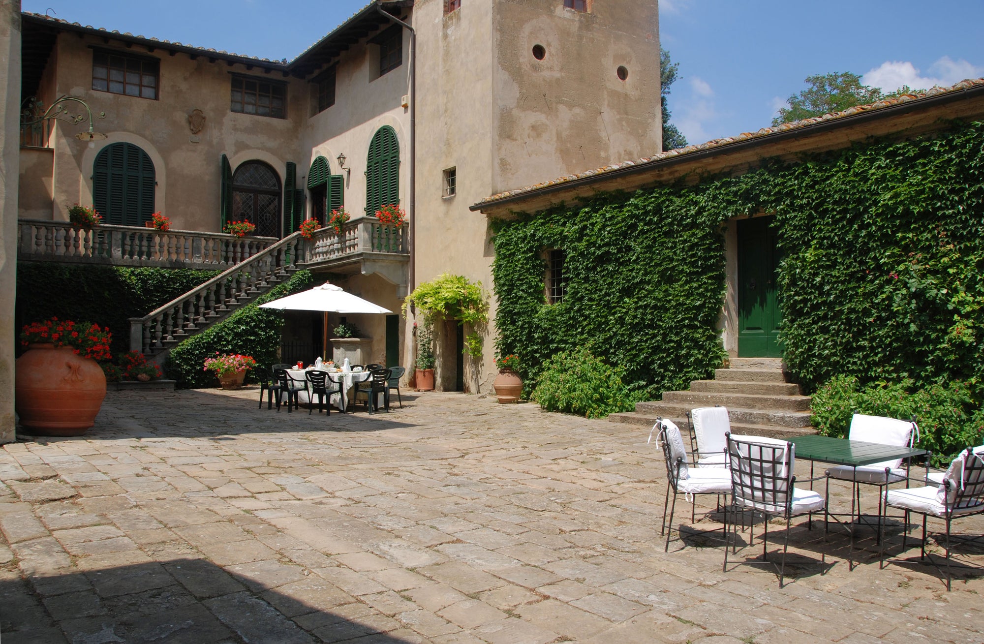 Montelopio - Tuscan villa sleeps up to 9, 5 bedrooms, 5 bathrooms